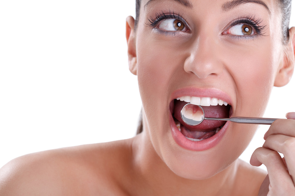 戴全口義齒的人爲什麽要求雙側咀嚼？
